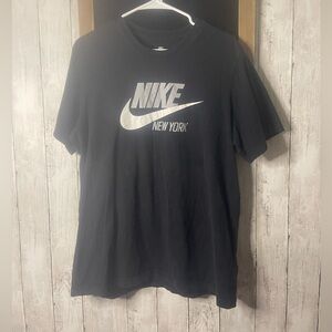 Nike Swoosh New York Black/Gray T-Shirt Large